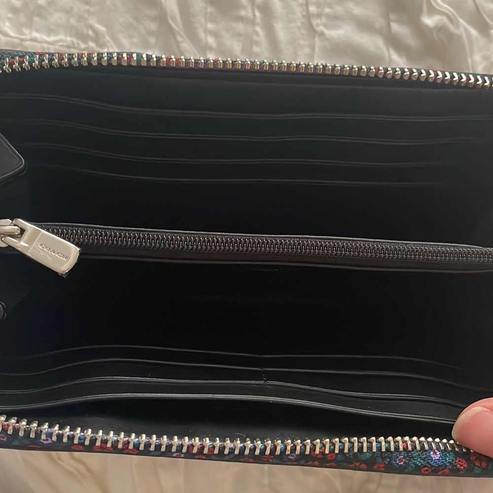 Wallet - Picture 4 of 4